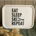 Frokostbrett "eat, sleep, ski, repeat" 27x20 cm