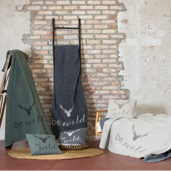 Design 0213 Be Wild, kommer i 3 farger: army, charcoal og beige