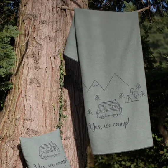 Design 4620, kommer i to farger: army og beige