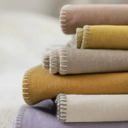 Basic, kommer ensfarget i mange farger: White, Blue, Ecru, Green, Grey, Ivy, Orange, Purple, Red, Rosa, Rose, Yellow