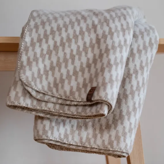 Design 0755, farge ecru